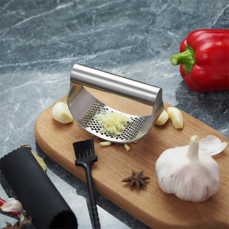 Original Garlic Press Curved - Martsgaia