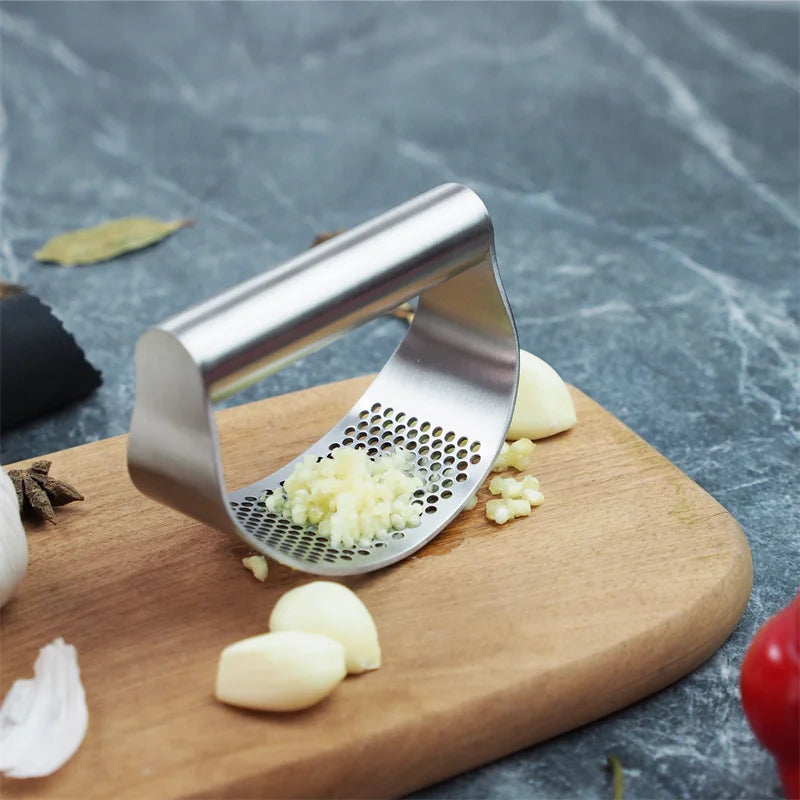 Original Garlic Press Curved - Martsgaia